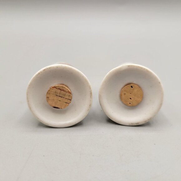 George and Martha Washington Ceramic Salt and Pepper Shaker Set Gold Tops - Picture 6 of 7